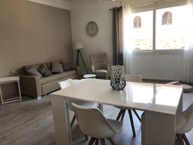 F2 + Garage Front De Apartment *